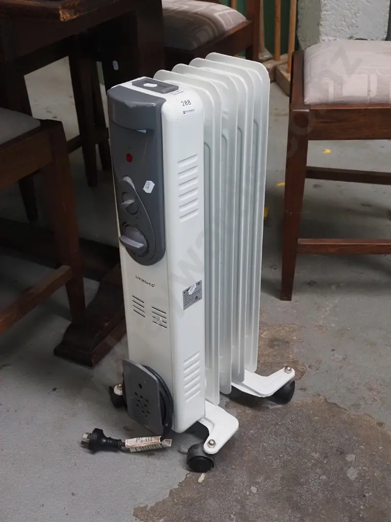 Living & Co 4 fin oil column heater Image 1++