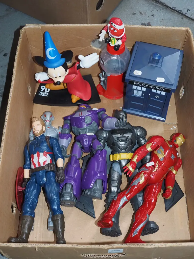 box; action figures, Dr Who Tartis Image 1++