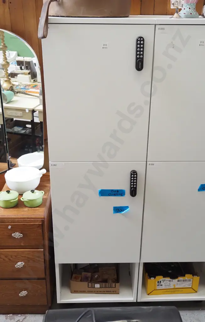 bank of 2 lockers H590 W450  Image 1++