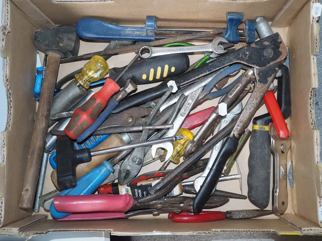 box; spanners, screwdrivers etc Image 1++