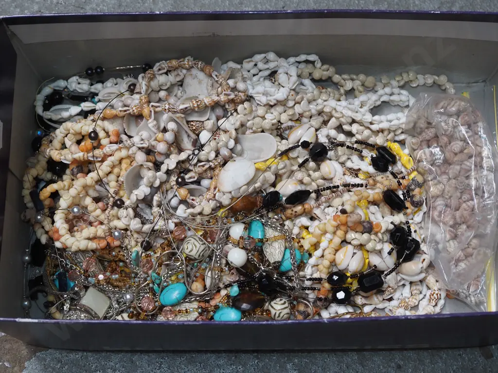 box of costume jewellery Image 1++