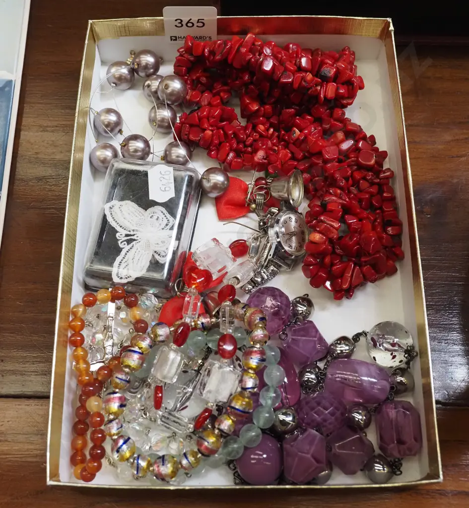 tray of costume jewellery Image 1++