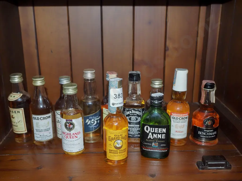 shelf; whisky spirit miniatures Image 1++