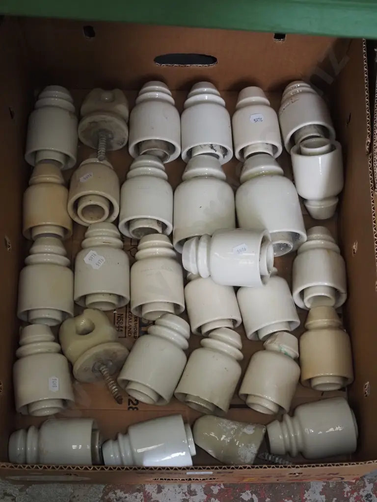 box; insulators Image 1++