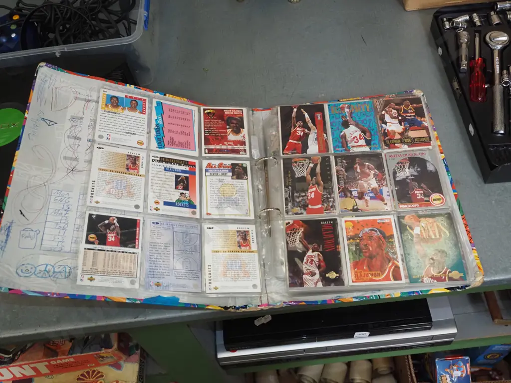 album of various sporting collector - mainly basketball Image 1++