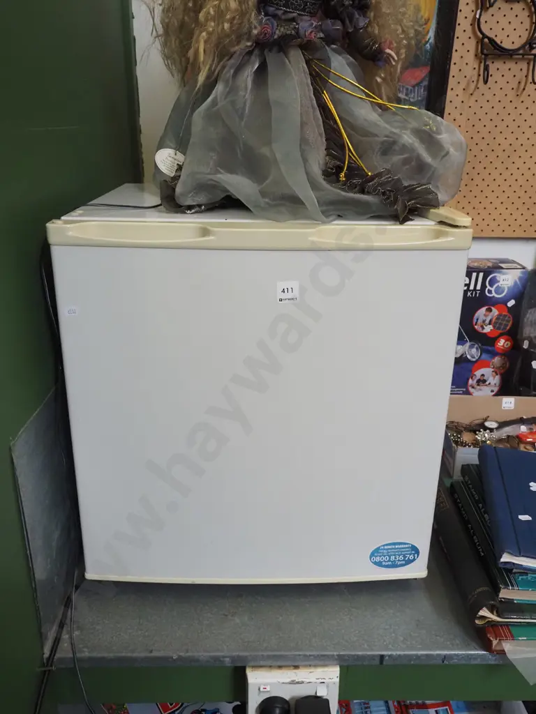 small Telmann under bench fridge with small freezer drawer Image 1++