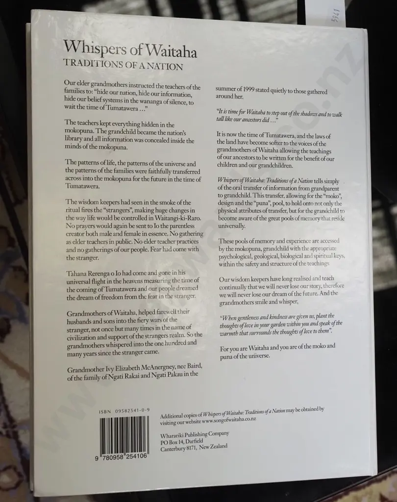 book; Whispers of Waitaha - Tradition of a Nation Image 1++