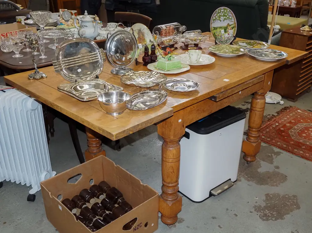 oak extending dining table H770 W680 D850 Image 1++