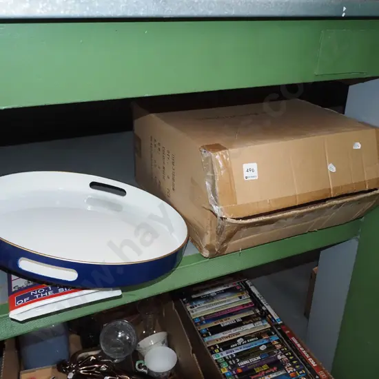 box; 4 white and blue plastic circular trays