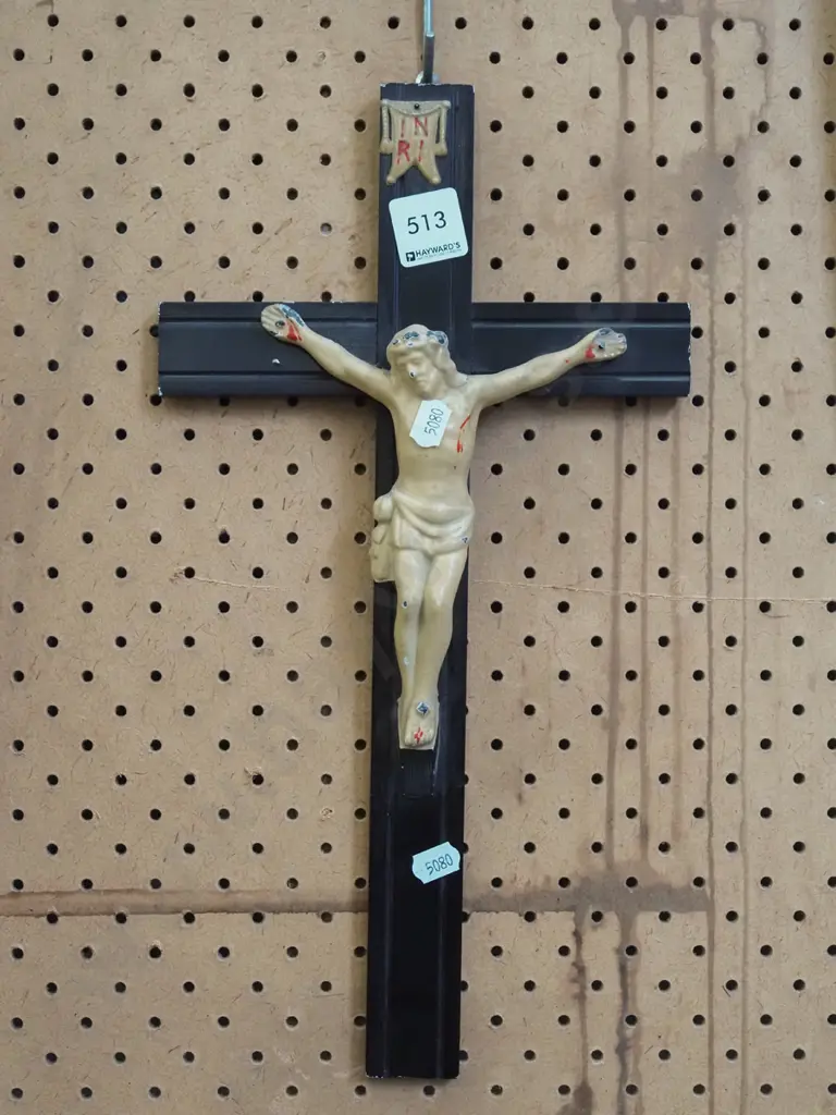 wall hanging crucifix  - damage H385 Image 1++