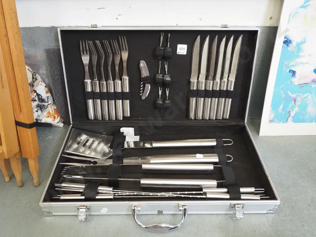 boxed as new bbq set Image 1++