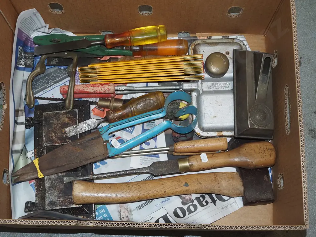 box; shears, hatchet, chisels, folding rule etc Image 1++