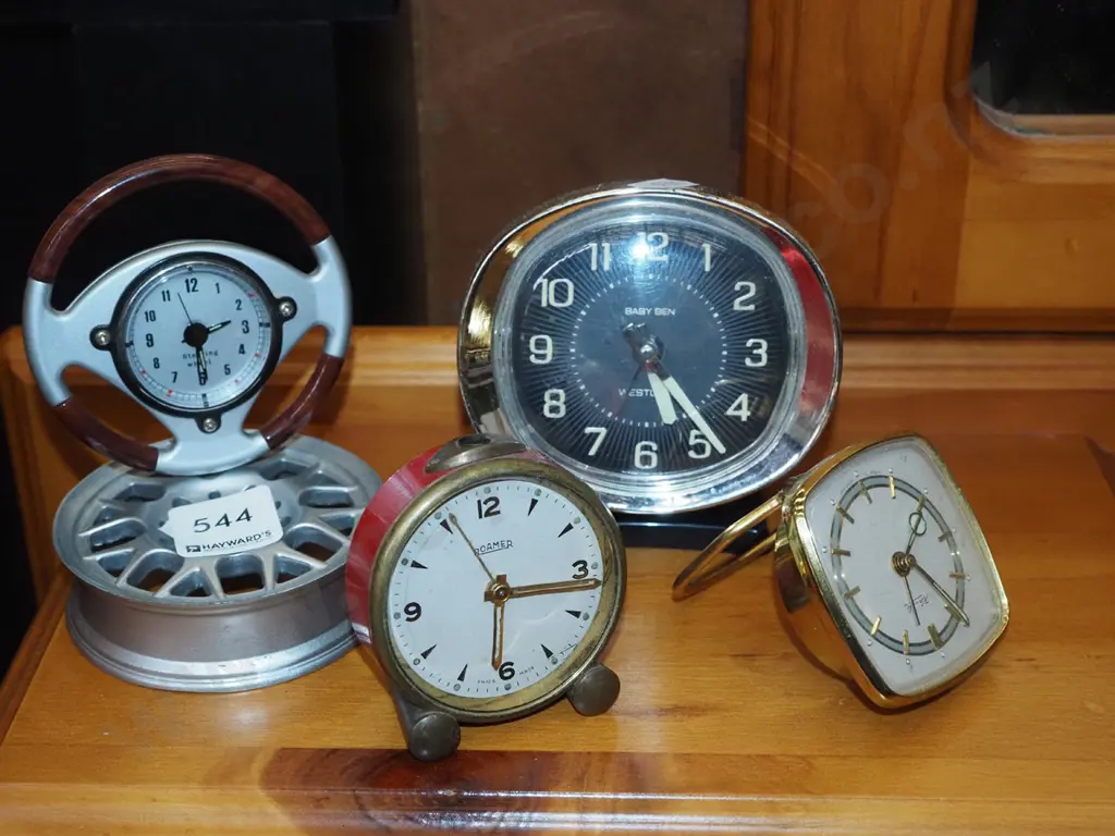 4x bedside alarm clocks Image 1++