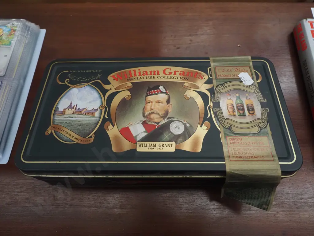 presentation case of whisky miniatures Image 1++