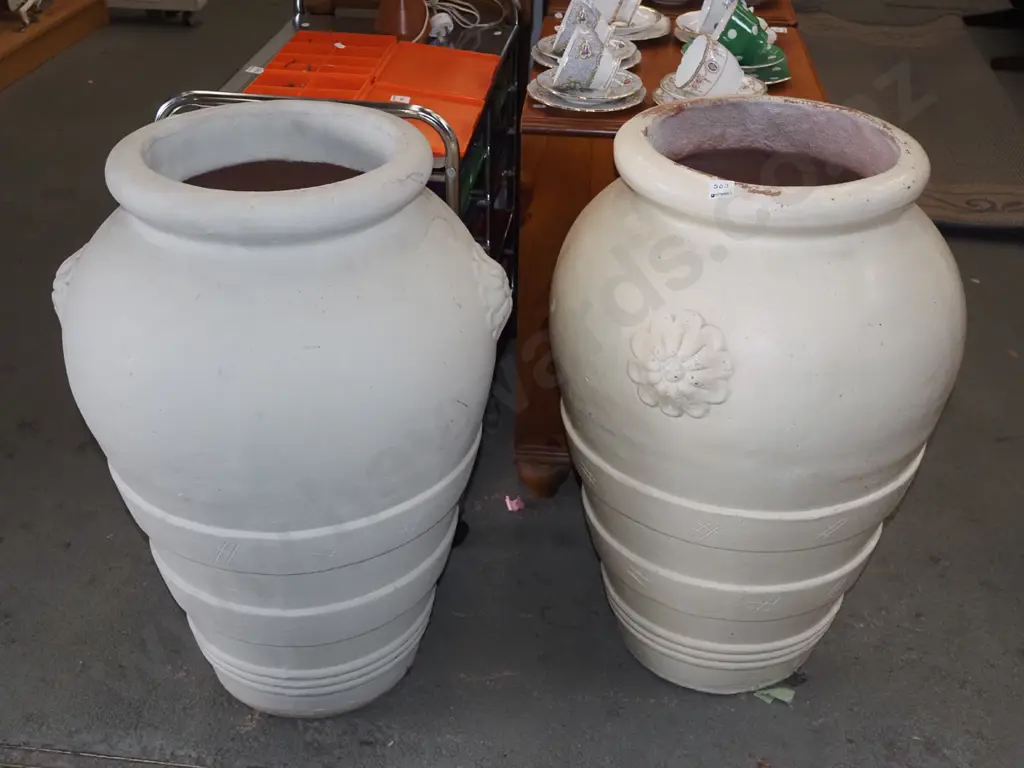 2x large painted terracotta urns H700 Image 1++