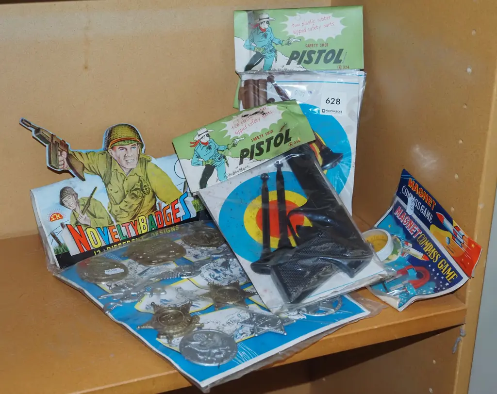 plastic toy guns, novelty badges Image 1++