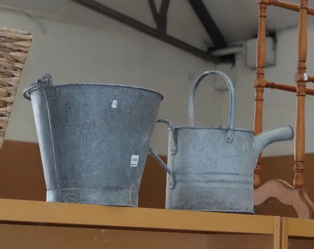 galvanised watering can - rose, pail Image 1++