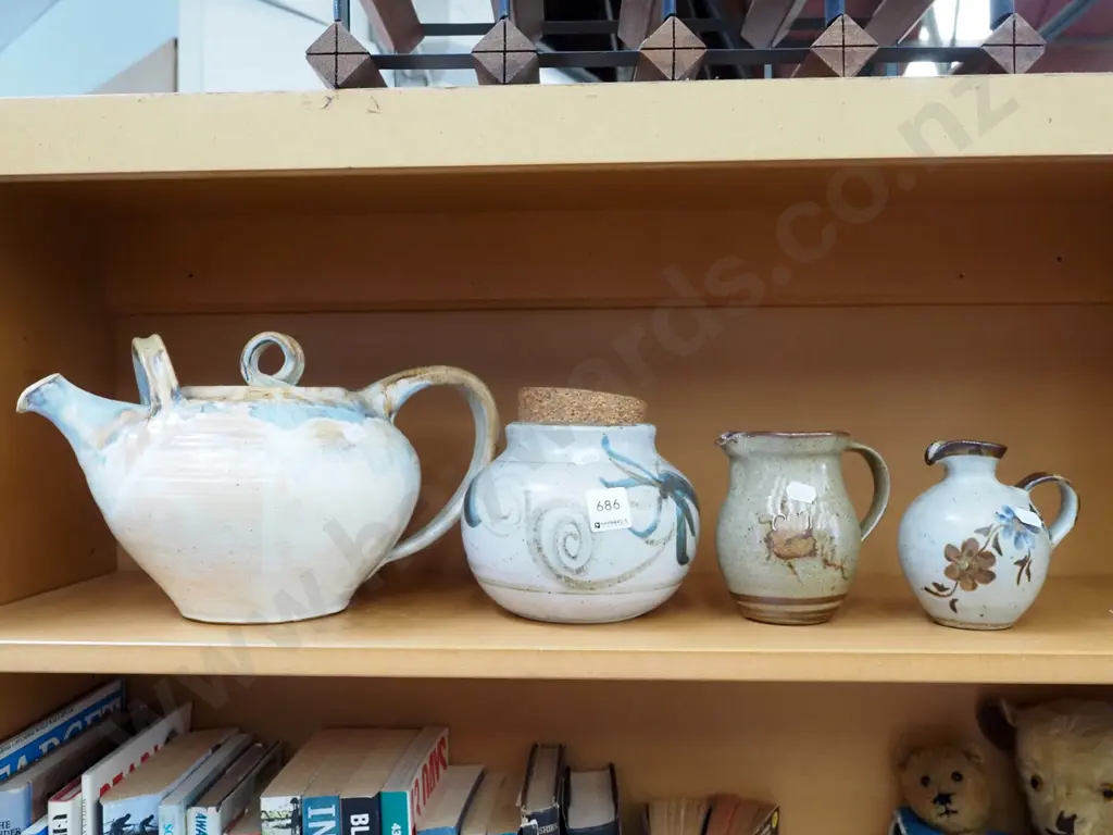 pottery ; teapots, canisters, jugs Image 1++