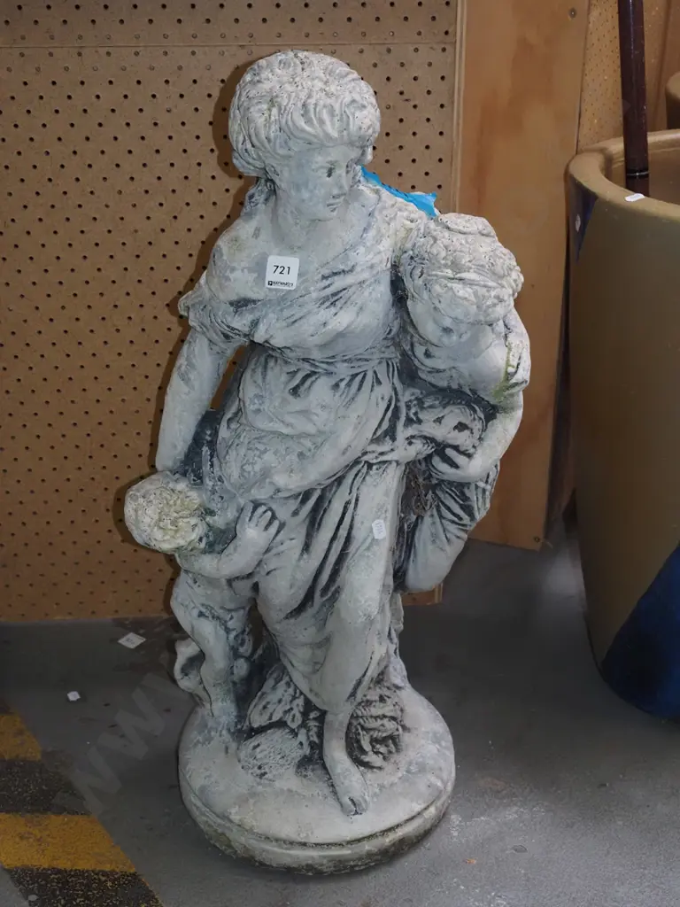 concrete garden ornament - mother and children H760 Image 1++