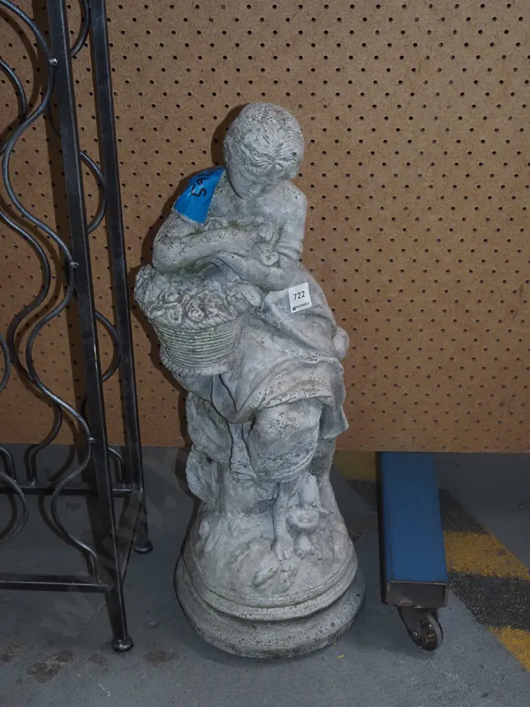 concrete garden ornament - woman H620 Image 1++