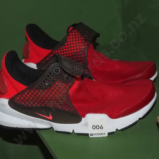 pair of UK size 3.5 Nike sneakers