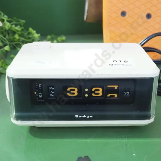 Sankyo flip screen retro bedisde alarm clock - runs but very noisy