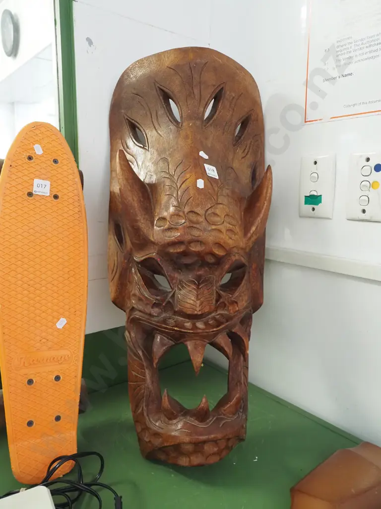 carved Indonesian mask H690 Image 1++