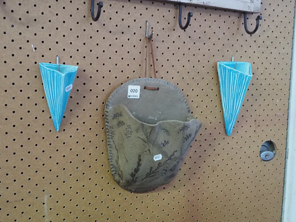 3x wall pocket vases Image 1++