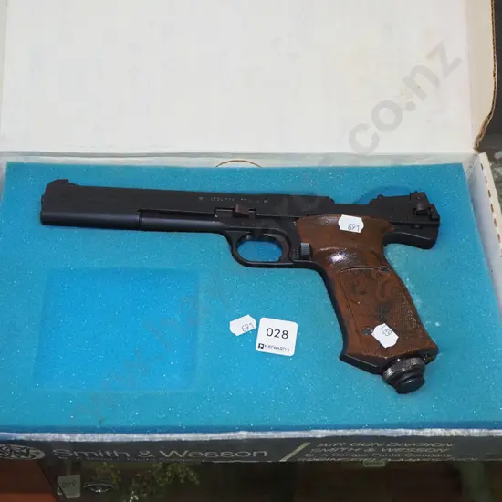 boxed Smith and Weston air pistol