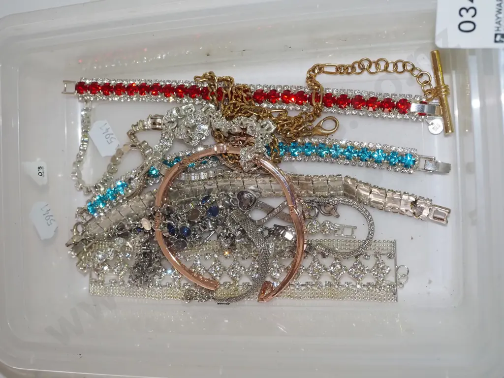 tray of costume jewellery bracelets Image 1++
