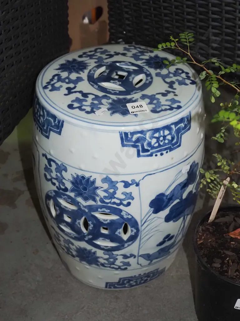 small ceramic Chinese garden seat H330 Image 1++