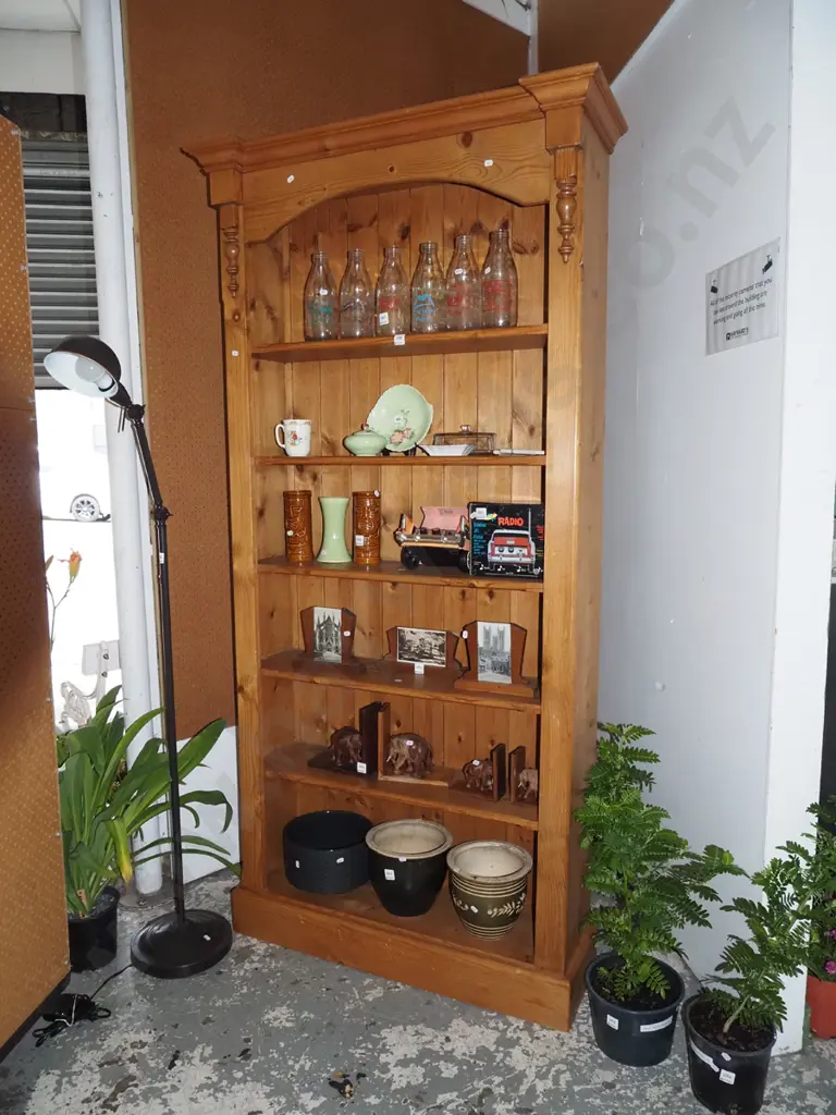 cedar bookcase H1980 W960 D320 Image 1++