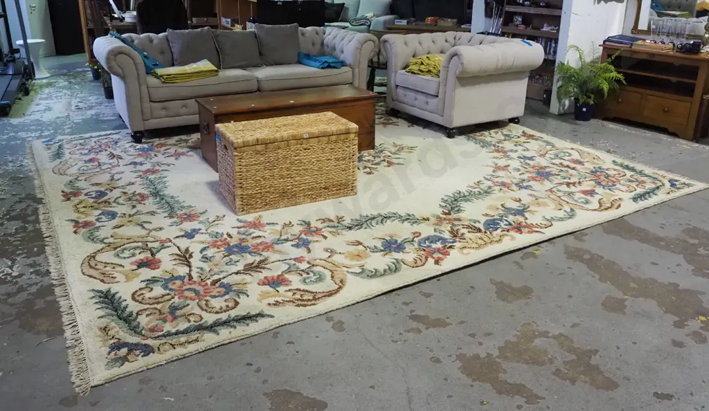 large cream and floral tufted floor mat - some wear and stains L3780 W2290 Image 1++