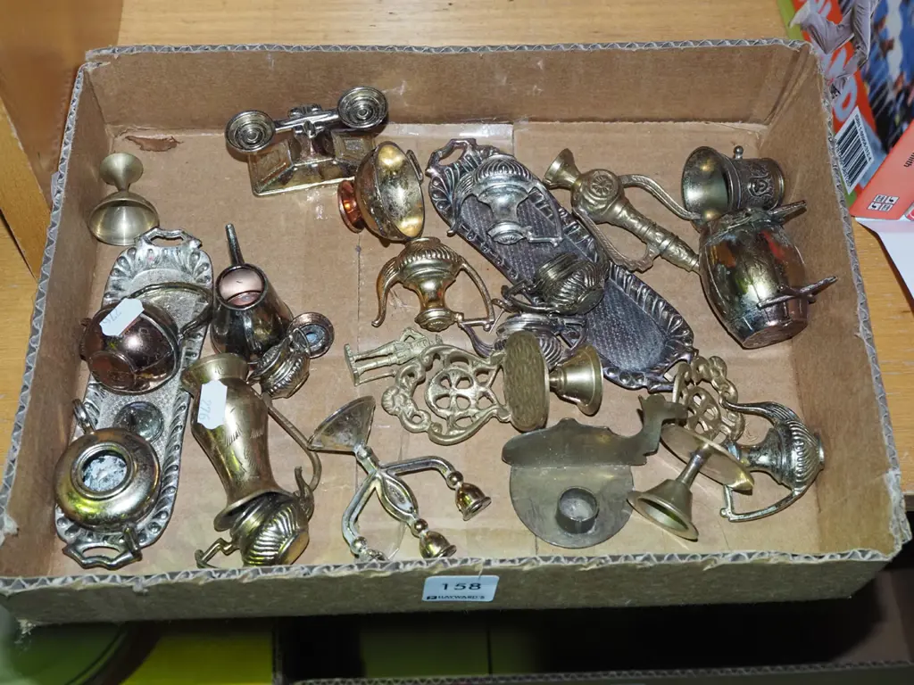 box or various brass miniatures Image 1++
