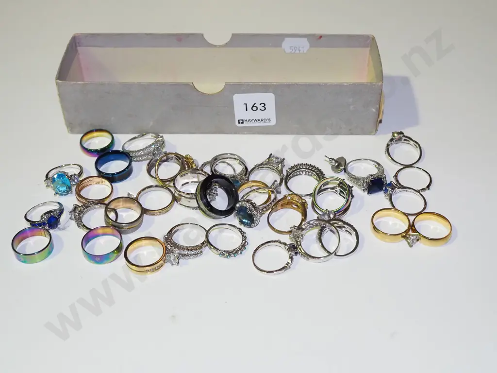 box of dress rings Image 1++