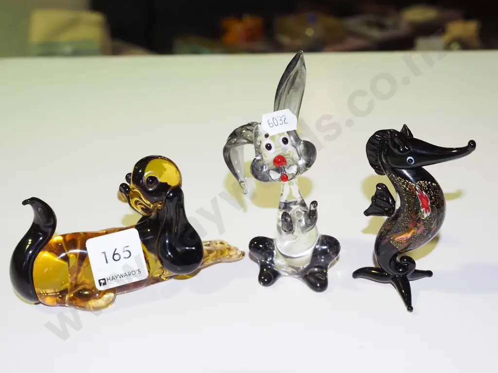 3x small glass animal figurines, rabbit, dog & sea horse Image 1++