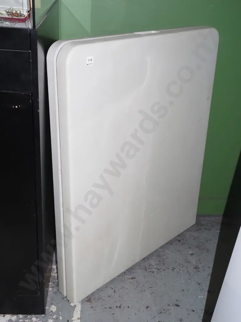 plastic fold in half trestle table  Image 1++