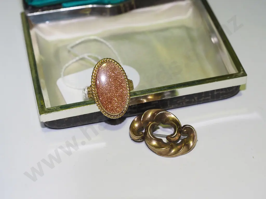 ring & brooch Image 1++