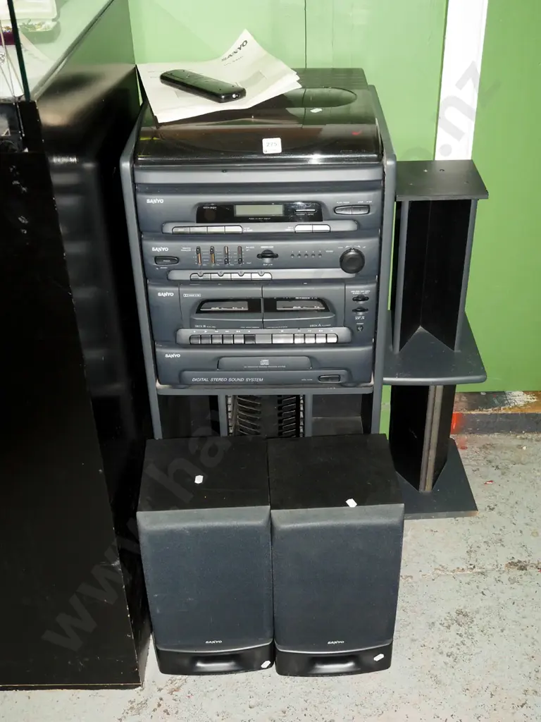 Sanyo stereo system, turntable, CD, reciever etc Image 1++