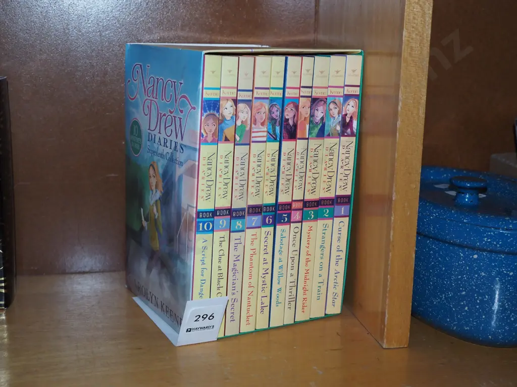 Nancy Drew boxed set of books Image 1++