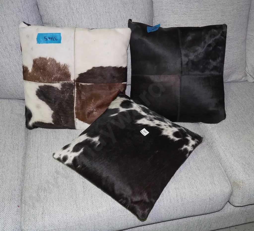 3x animal pelt cushions Image 1++