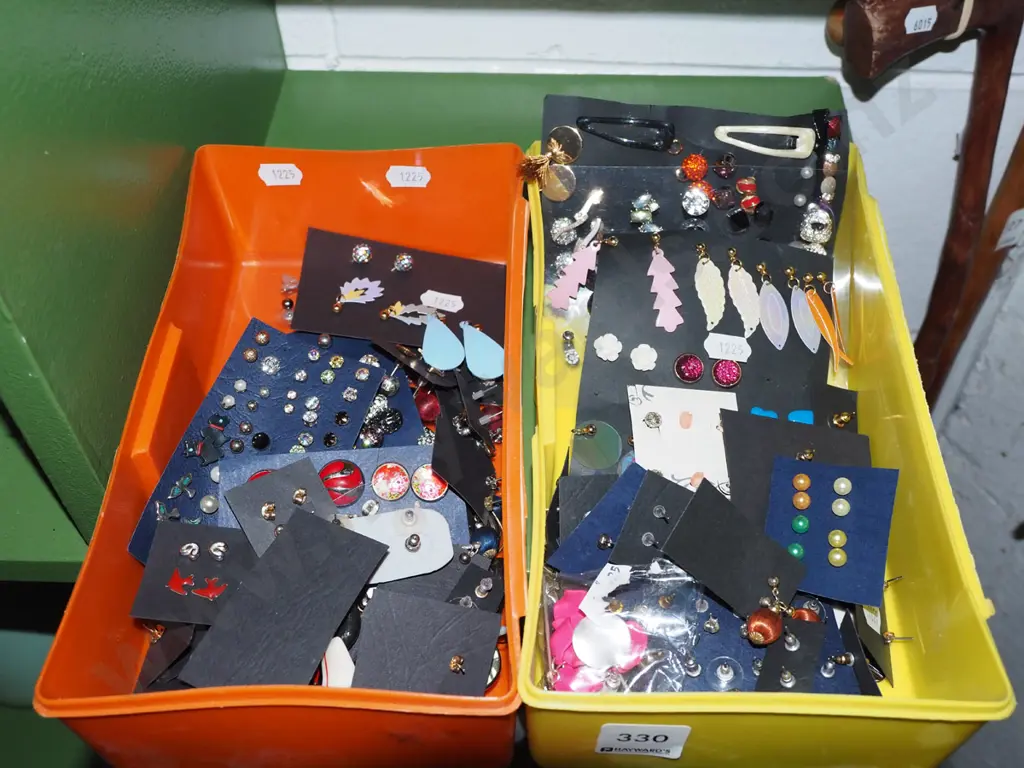 2x tubs of earrings and studs Image 1++