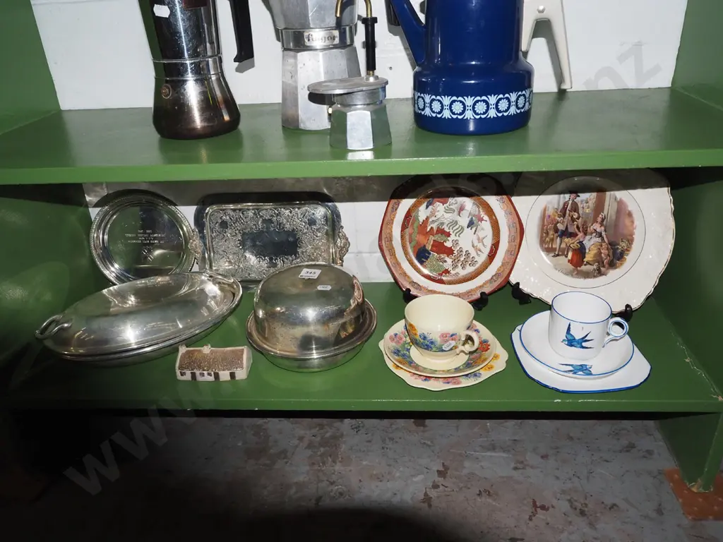 shelf of plated ware, trios, cabinet plates etc Image 1++