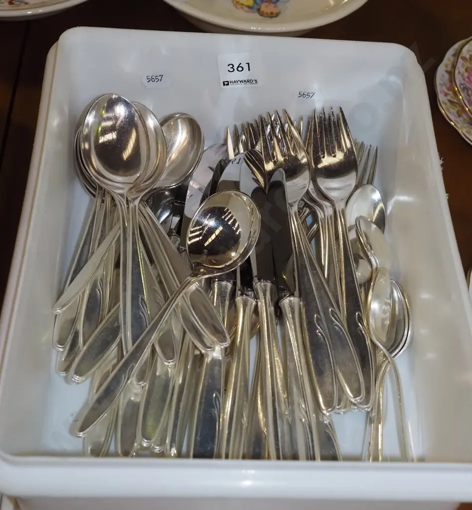 tub of cutlery Image 1++