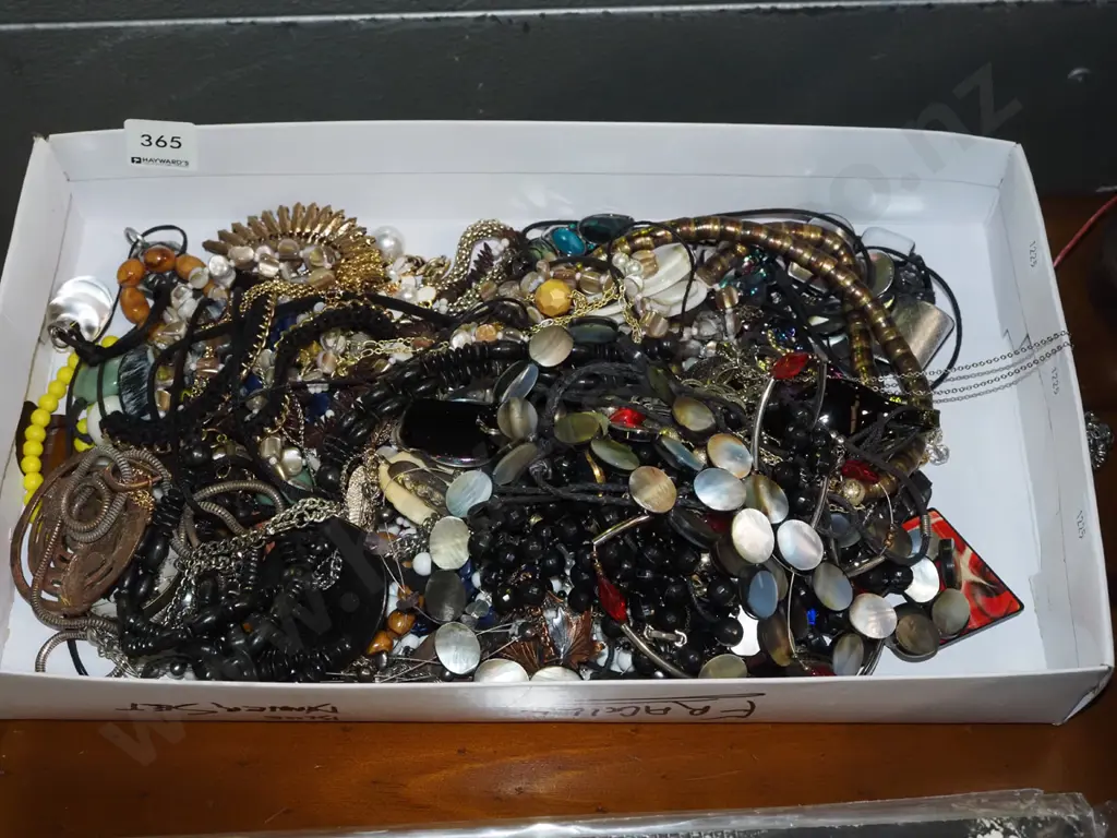 tray of costume jewellery Image 1++