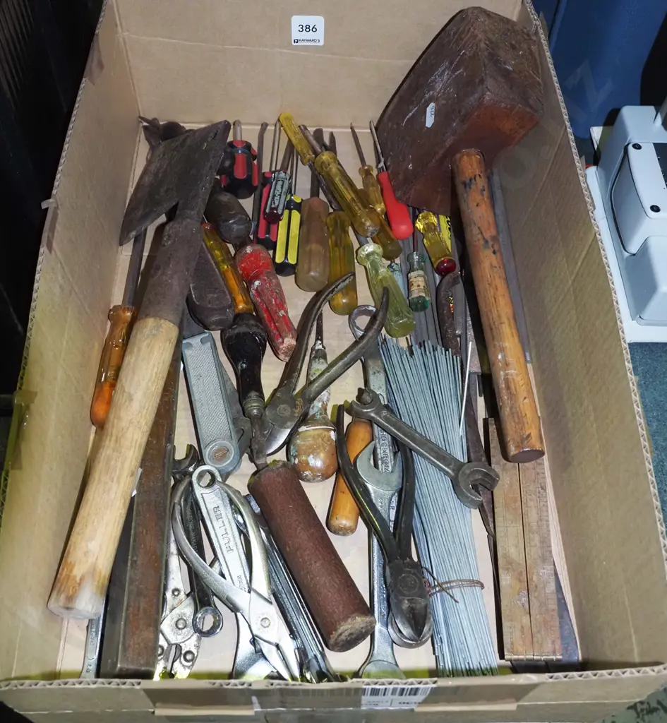 box; hand tools, wooden mallet, pliers etc Image 1++