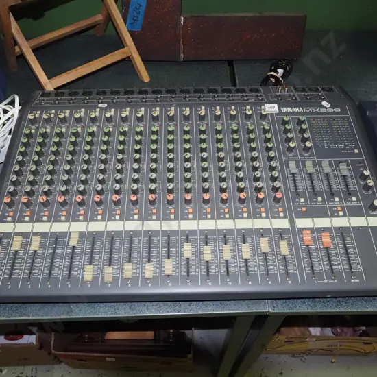 Yamaha MX200 16 chanel mixing console - 1 fader missing - As Is No Returns