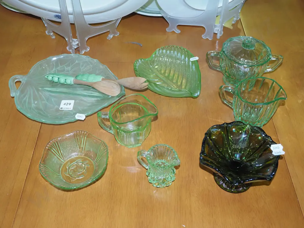depression glass jugs, bowls, comport etc Image 1++