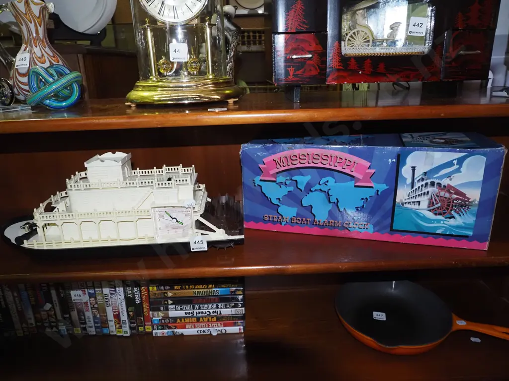 plastic paddle steamer mantle clock Image 1++