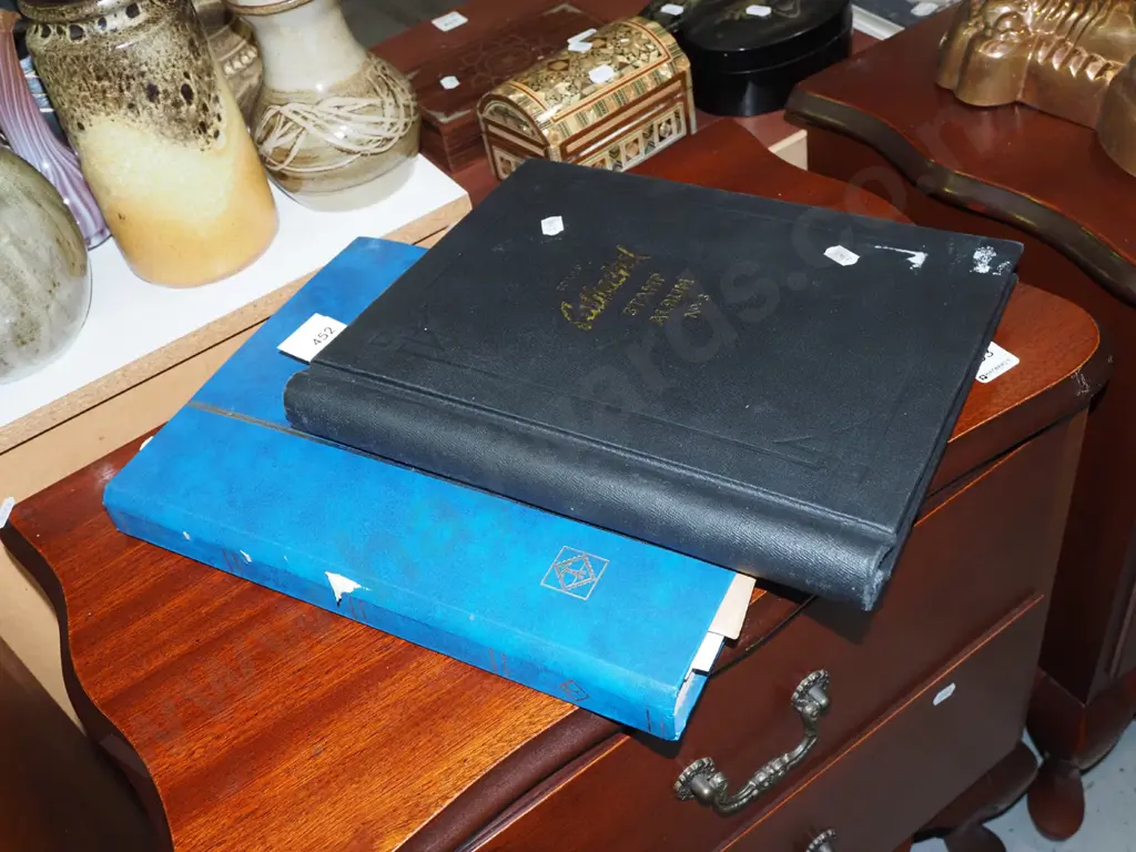 2x stamp albums Image 1++